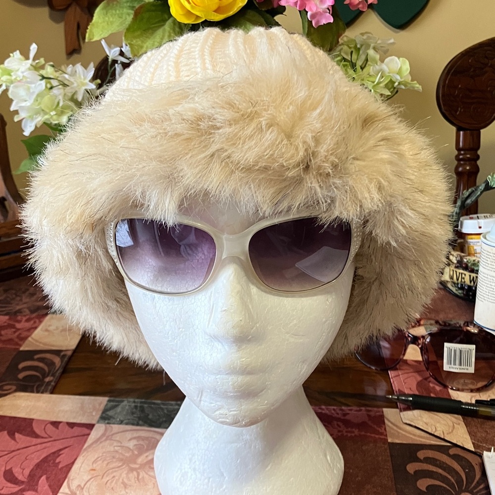 Aris Cream Fur-Trimmed Hat with Sunglasses
